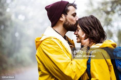 814 Kissing In The Shower Stock Photos & High